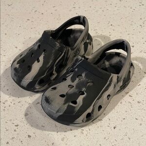 Capelli New York CNY “croc” sandals